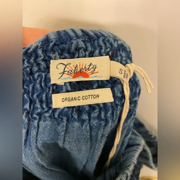 NWT Faherty Presley Embroidered Detail Cotton Chambray Top Blue Size Small - Picture 8 of 9
